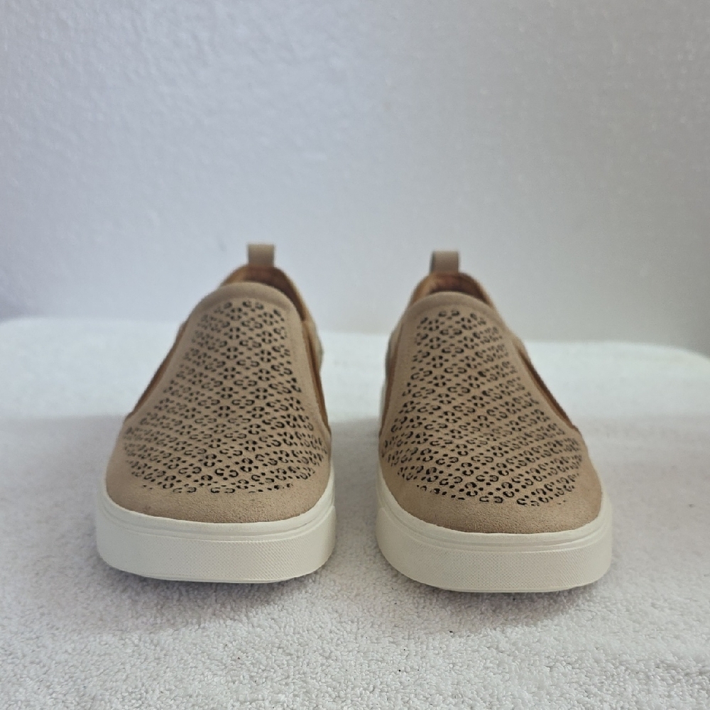 Vionic Kimmie Perforated Wheat Slip On Sneaker Womens Size 9 Nwob - Picture 2 of 16